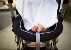 Pericoli del lenzuolo sul passeggino per il caldo