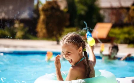 Divertimento bagnato: i migliori giochi in piscina per bimbi e neonati