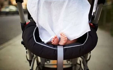 Pericoli del lenzuolo sul passeggino per il caldo