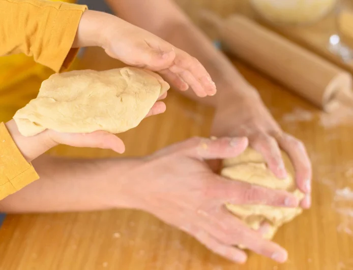 Creare la plastilina in casa con i bambini: un'attività creativa e divertente!