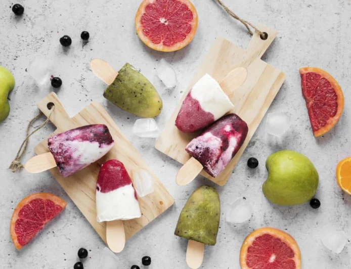 Divertimento estivo con i ghiaccioli fatti in casa