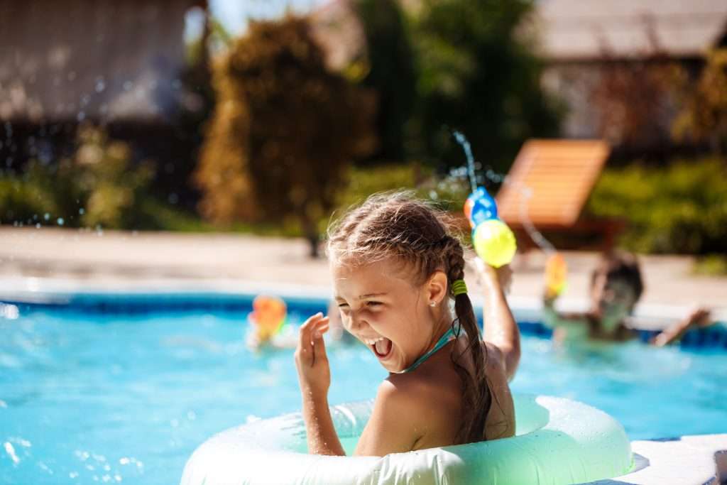 i migliori giochi in piscina per bimbi e neonati