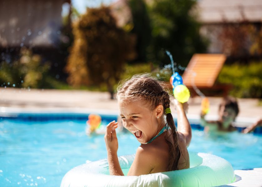 i migliori giochi in piscina per bimbi e neonati